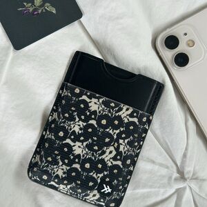 Thread Wallets Magnetic Wallet